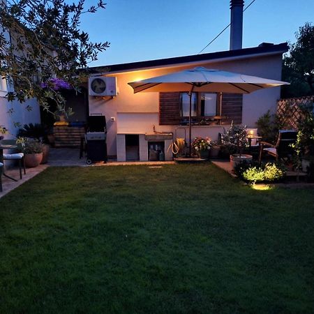 Studio Apartman Lilly With Private Parking In The Yard Of The House Pula Zewnętrze zdjęcie