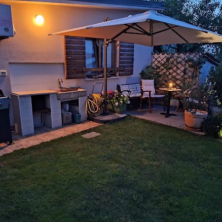 Studio Apartman Lilly With Private Parking In The Yard Of The House Pula Zewnętrze zdjęcie
