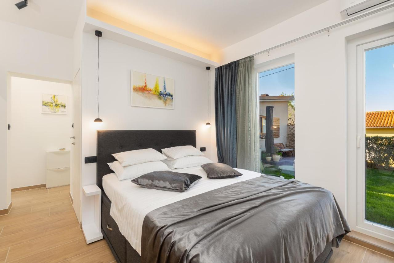 Studio Apartman Lilly With Private Parking In The Yard Of The House Pula Zewnętrze zdjęcie