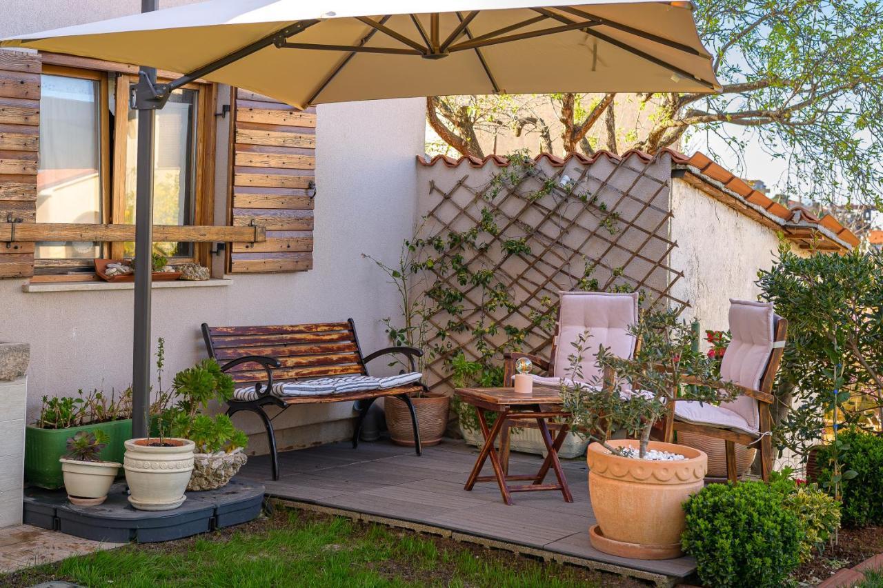 Studio Apartman Lilly With Private Parking In The Yard Of The House Pula Zewnętrze zdjęcie
